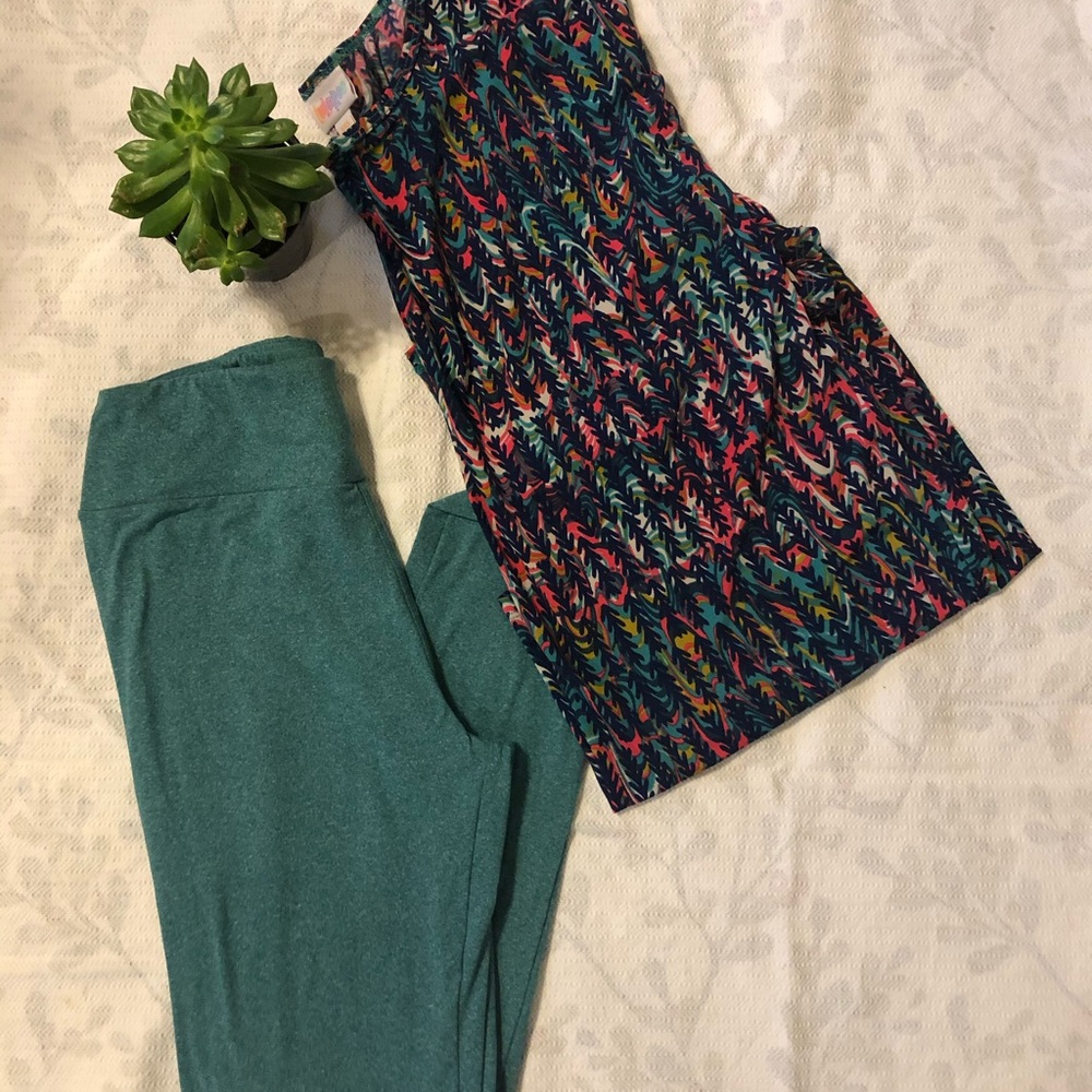 NWOT Lularoe Irma Hi Low top - Picture 10 of 11